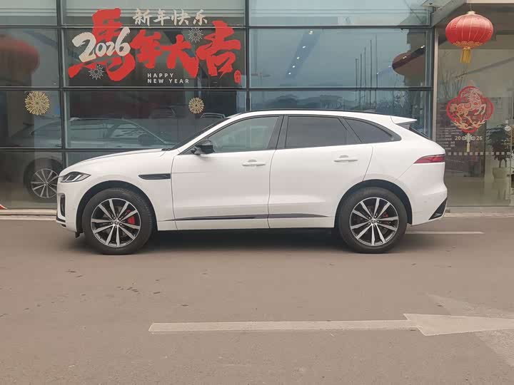 Фото 3 - Jaguar F-Pace