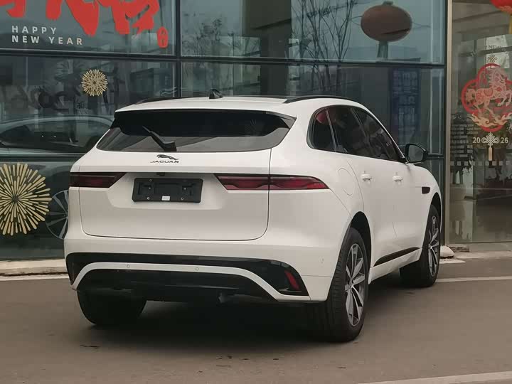 Фото 8 - Jaguar F-Pace