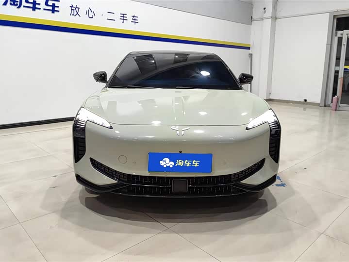 Photo 2 - Hongqi EH7