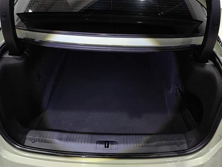 Photo 4 - Hongqi EH7