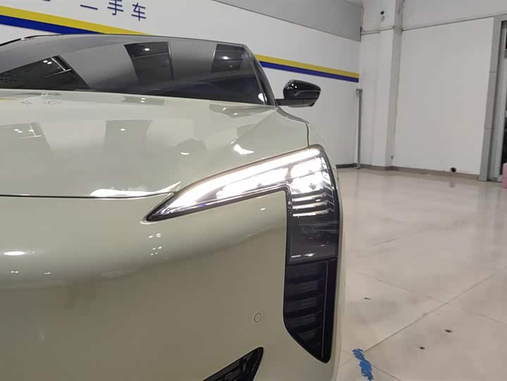 Photo 5 - Hongqi EH7