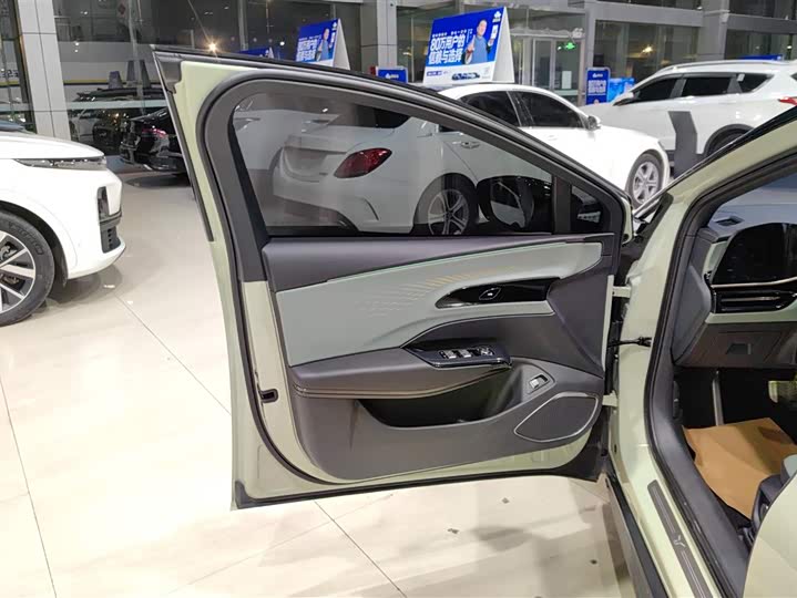 Photo 7 - Hongqi EH7