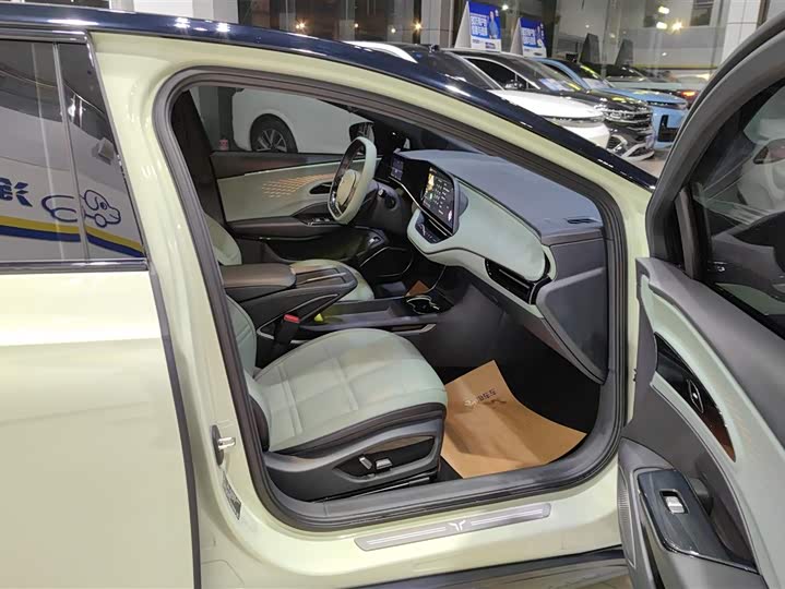 Photo 8 - Hongqi EH7