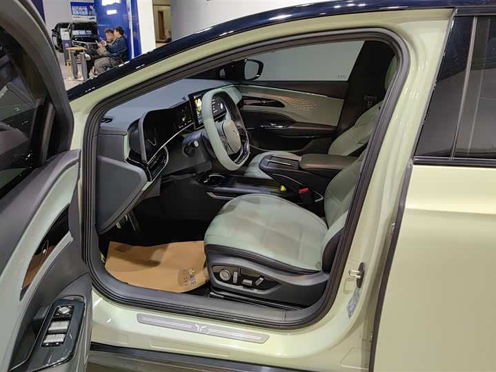 Photo 9 - Hongqi EH7