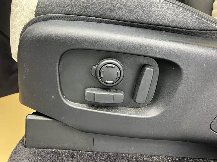 Фото 8 - Land Rover Discovery