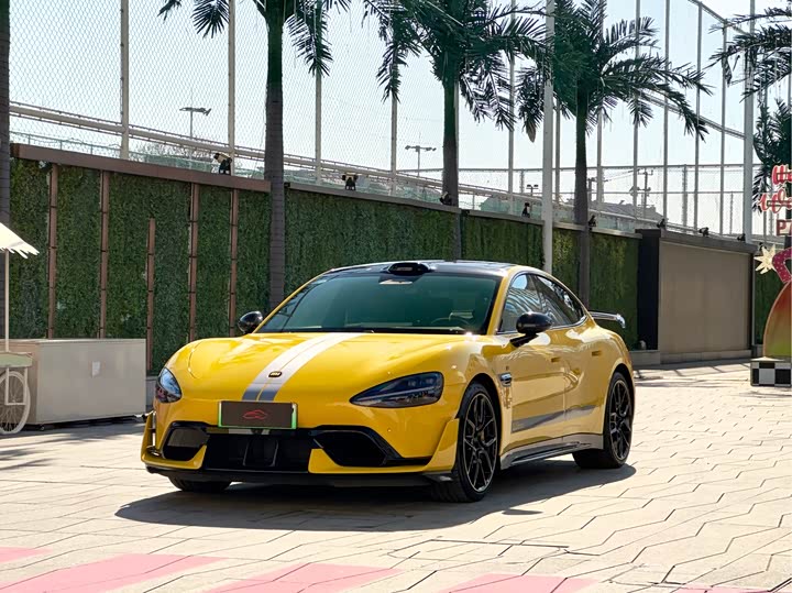 Фото 1 - Xiaomi SU7 Ultra