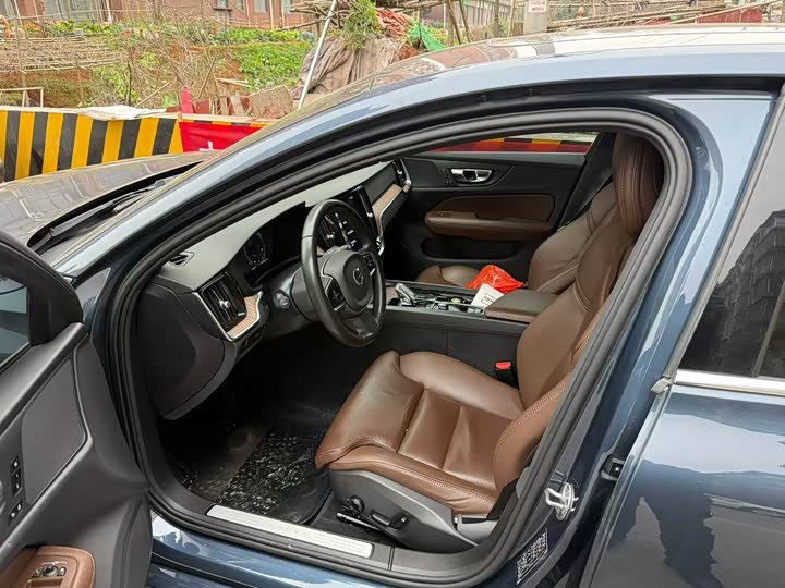 Фото 6 - Volvo S60