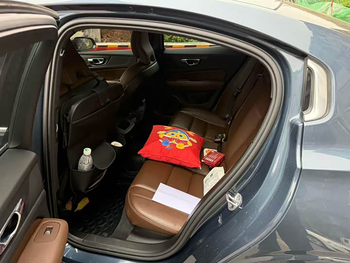 Фото 9 - Volvo S60