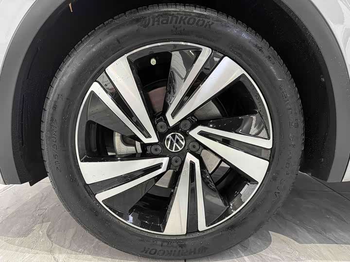 Фото 9 - Volkswagen Tiguan X