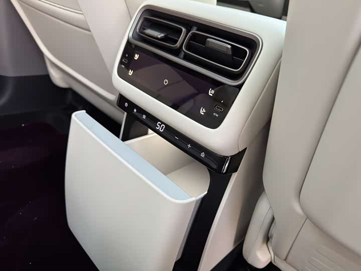 Фото 8 - LiXiang i6