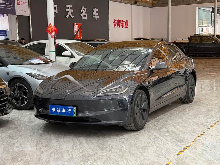 Фото 1 - Tesla Model 3