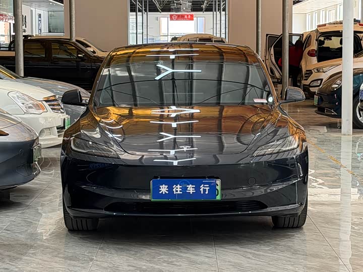 Фото 2 - Tesla Model 3