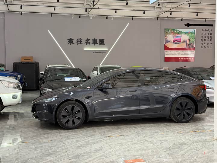 Фото 3 - Tesla Model 3