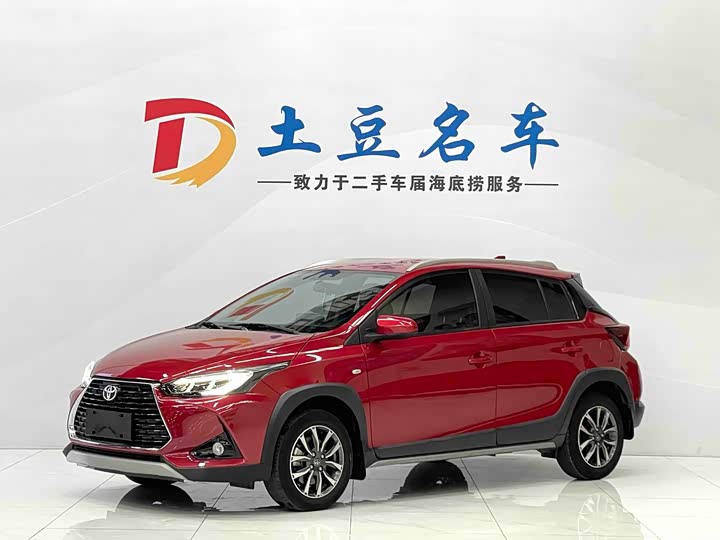 Фото 1 - Toyota Yaris L Hatchback