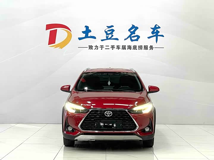 Фото 2 - Toyota Yaris L Hatchback