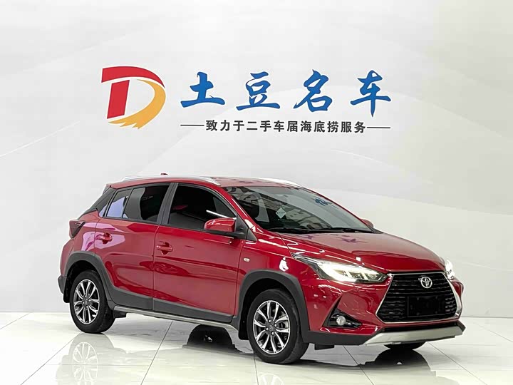 Фото 3 - Toyota Yaris L Hatchback