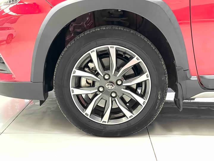 Фото 9 - Toyota Yaris L Hatchback