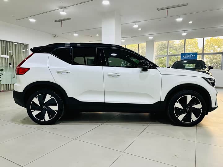 Фото 4 - Volvo XC40 EV