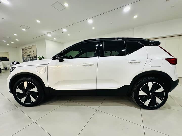 Фото 8 - Volvo XC40 EV