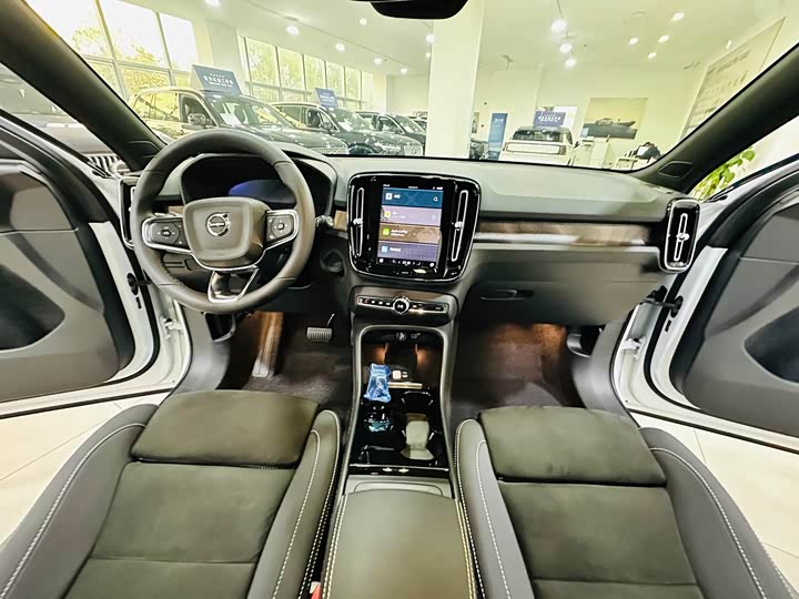 Фото 9 - Volvo XC40 EV