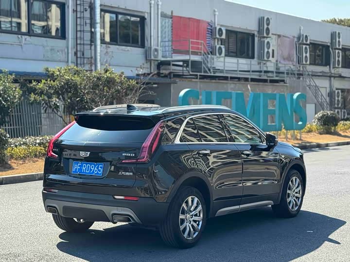 Фото 4 - Cadillac XT4