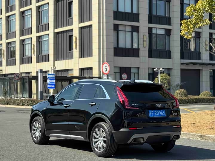 Фото 6 - Cadillac XT4