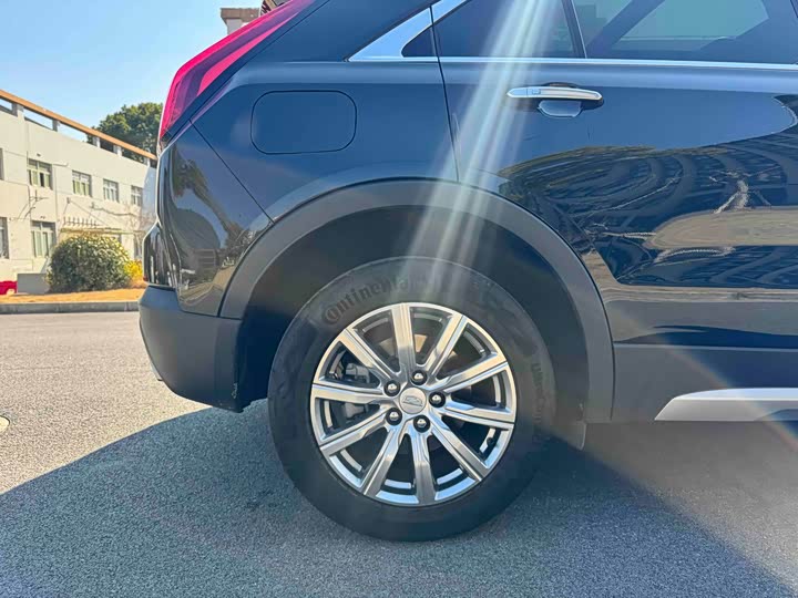 Фото 8 - Cadillac XT4