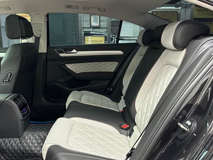 Фото 4 - Volkswagen Magotan