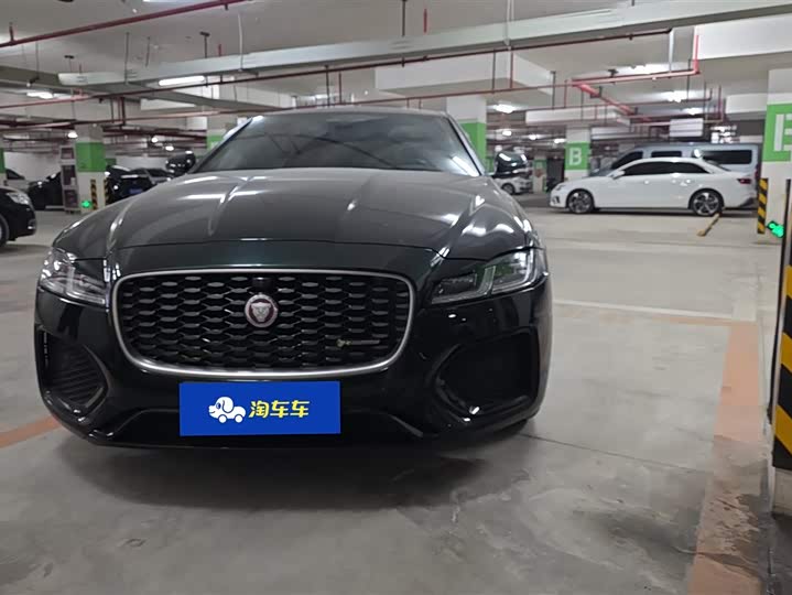 Photo 2 - Jaguar XF L