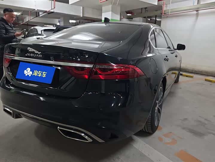 Photo 3 - Jaguar XF L