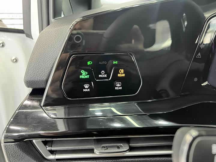 Фото 7 - Volkswagen Golf