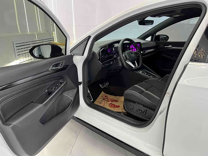 Фото 8 - Volkswagen Golf