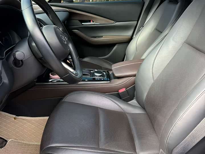 Фото 4 - Mazda CX-30