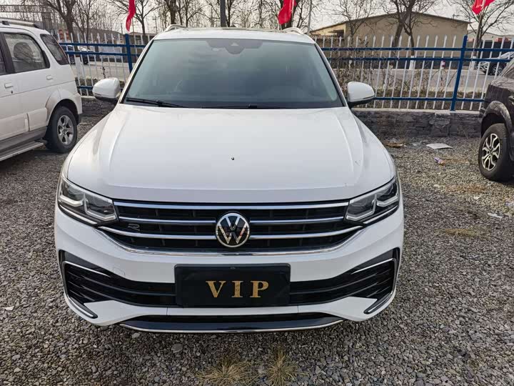 Фото 2 - Volkswagen Tiguan L Pro