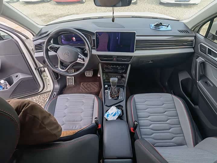 Фото 8 - Volkswagen Tiguan L Pro