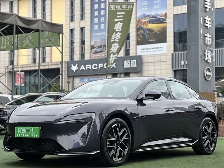 Фото 1 - Avatr 06