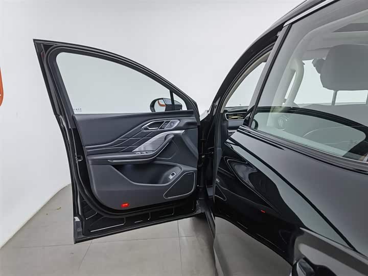 Фото 8 - Hongqi HS7 Hybrid