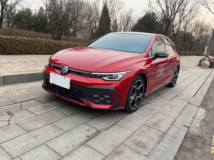 Фото 1 - Volkswagen Golf GTI