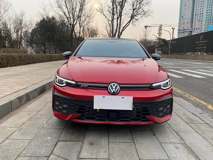 Фото 2 - Volkswagen Golf GTI