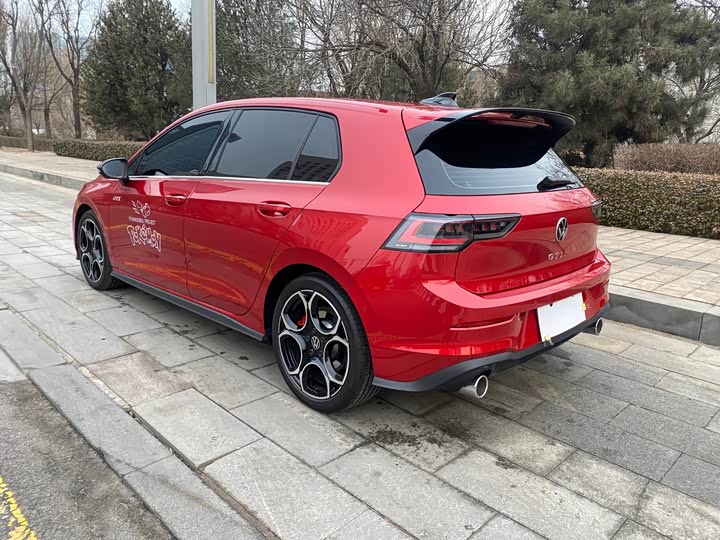 Фото 3 - Volkswagen Golf GTI