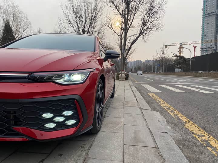 Фото 6 - Volkswagen Golf GTI