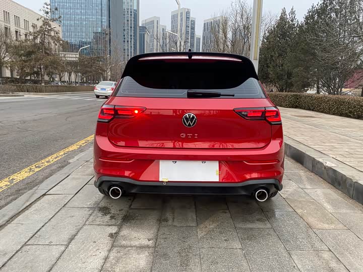 Фото 7 - Volkswagen Golf GTI