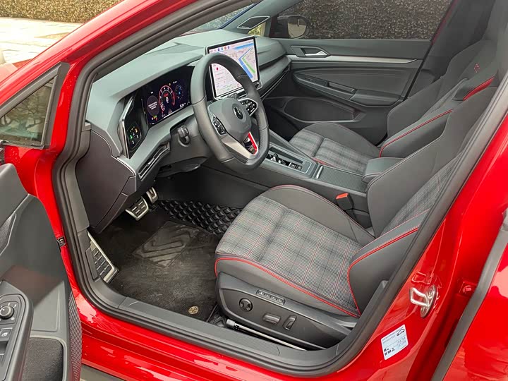 Фото 8 - Volkswagen Golf GTI