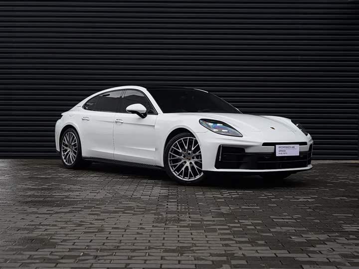 Фото 3 - Porsche Panamera