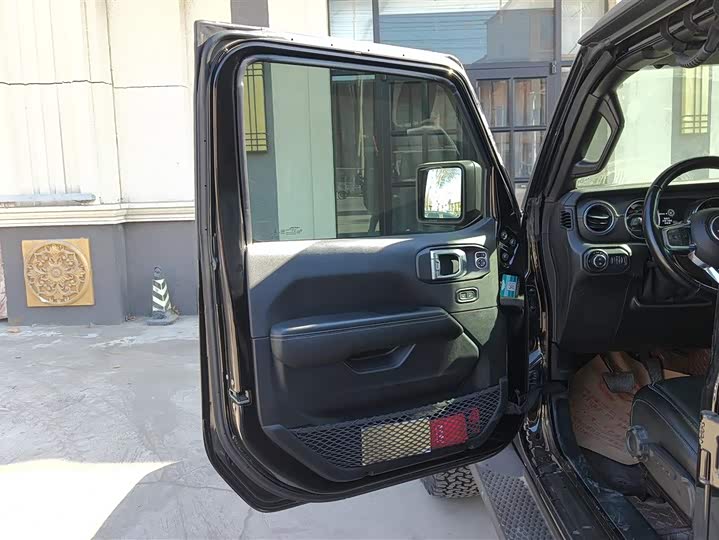 Фото 7 - Jeep Wrangler