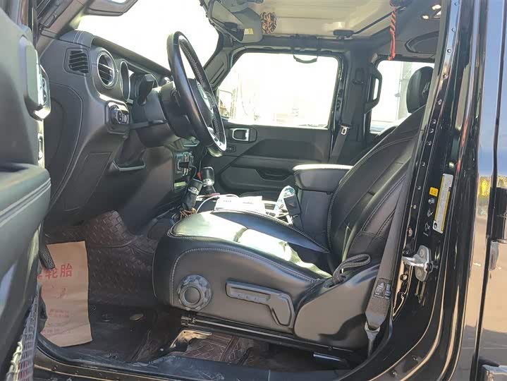 Фото 9 - Jeep Wrangler