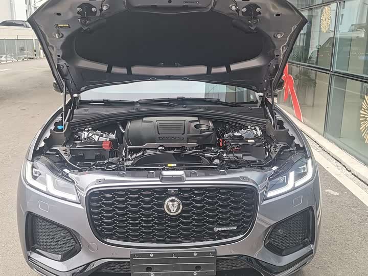 Фото 6 - Jaguar F-Pace
