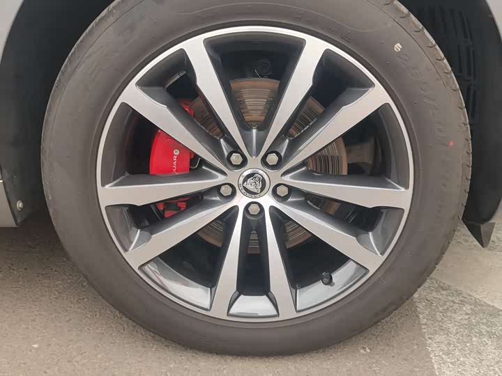 Фото 7 - Jaguar F-Pace