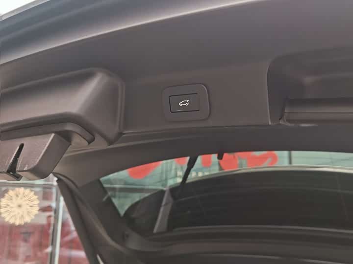 Фото 8 - Jaguar F-Pace