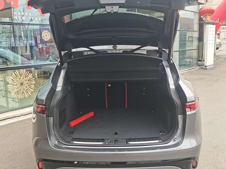 Фото 9 - Jaguar F-Pace